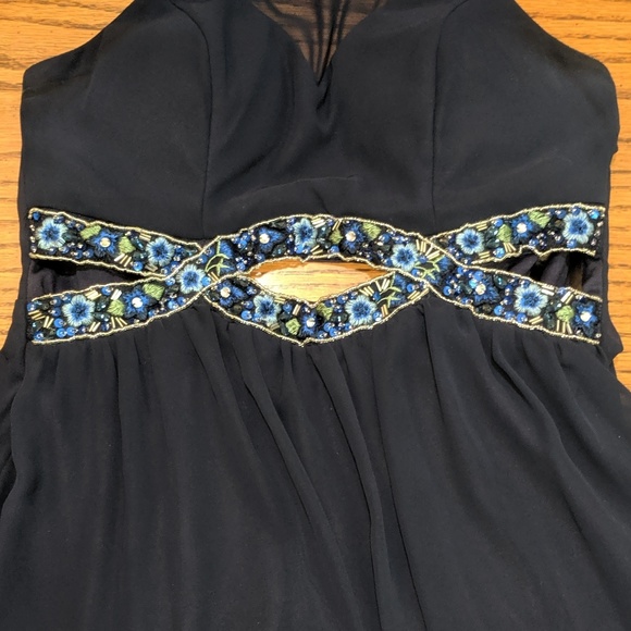 Hot perky cocktail dress - Picture 2 of 3